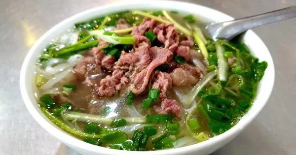 Lợi ích khi ăn phở bò tái, cách ăn tốt và an toàn cho sức khỏe