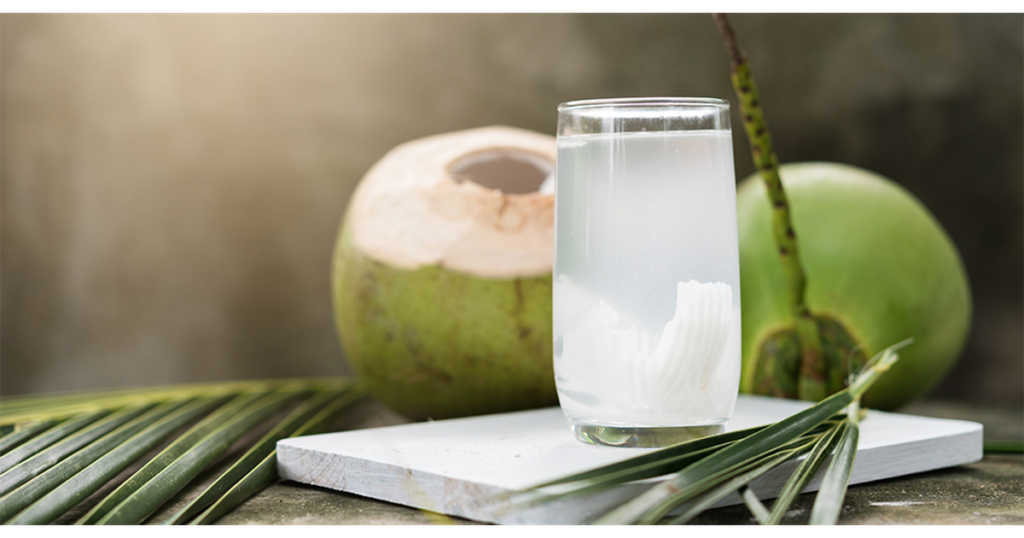 6 lý do nên uống nước dừa mỗi ngày vào mùa hè
