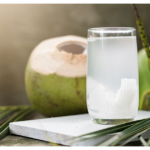 6 lý do nên uống nước dừa mỗi ngày vào mùa hè