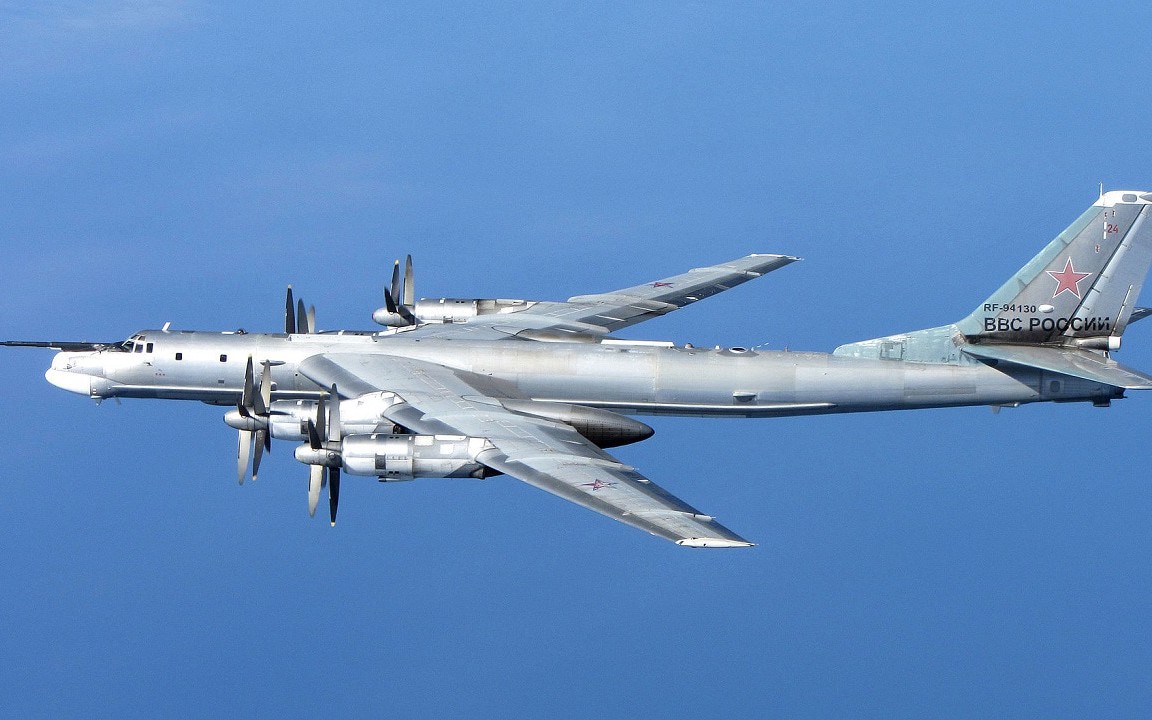 Oanh tạc cơ hạt nhân Tu-95 Nga bị tiêm kích NATO áp sát khi bay qua biển Na Uy