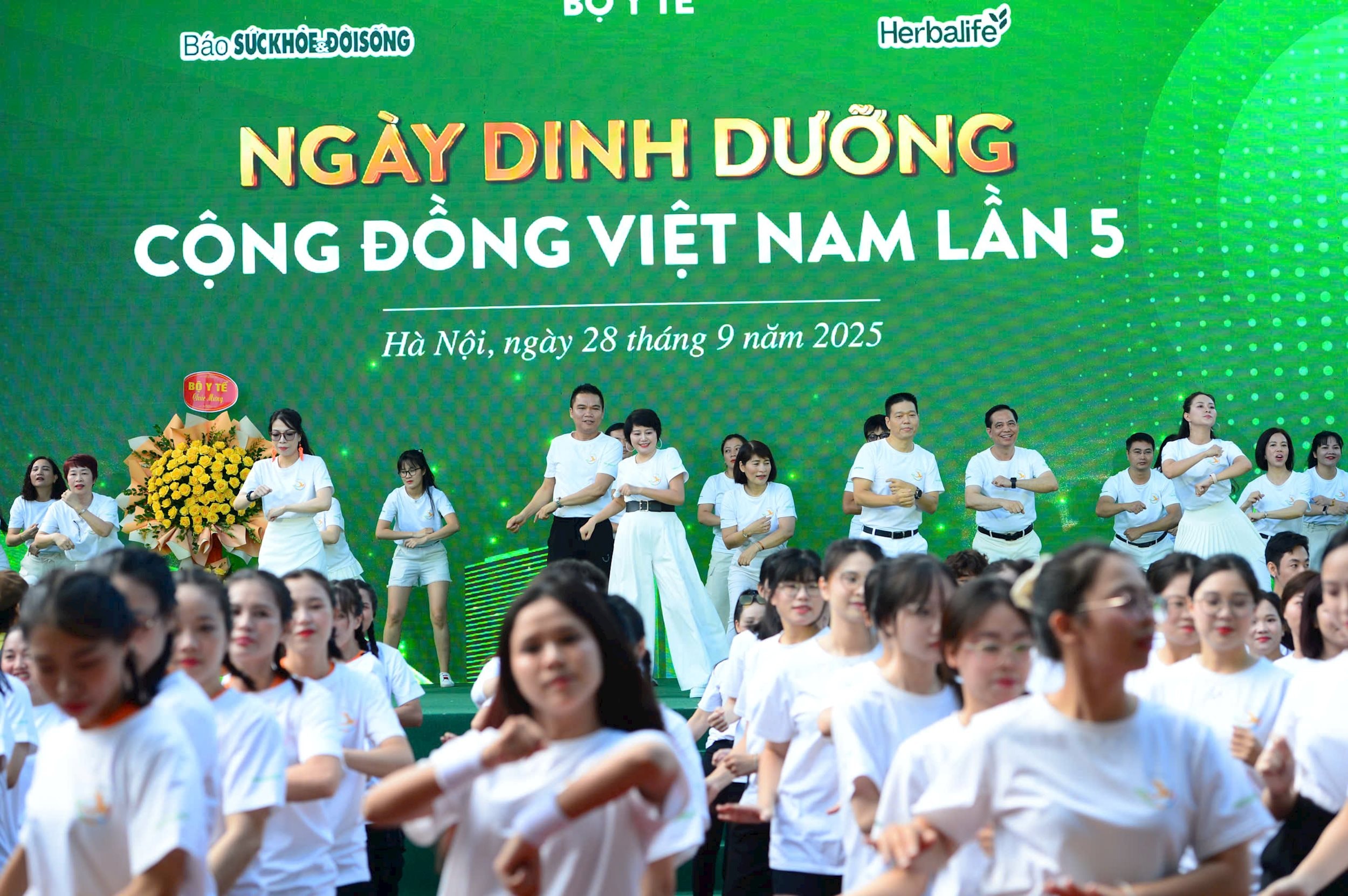 Sôi động 'Ngày Dinh dưỡng cộng đồng Việt Nam' Lần 6 với hàng nghìn người tham gia- Ảnh 2. Sôi động 'Ngày Dinh dưỡng cộng đồng Việt Nam' Lần 6 với hàng nghìn người tham gia- Ảnh 2.