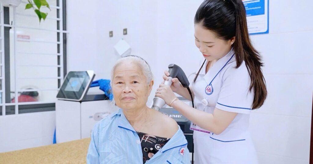 Điều dưỡng Bệnh viện YHCT Nghệ An: Những ‘mắt xích’ thầm lặng giữ lửa nghề