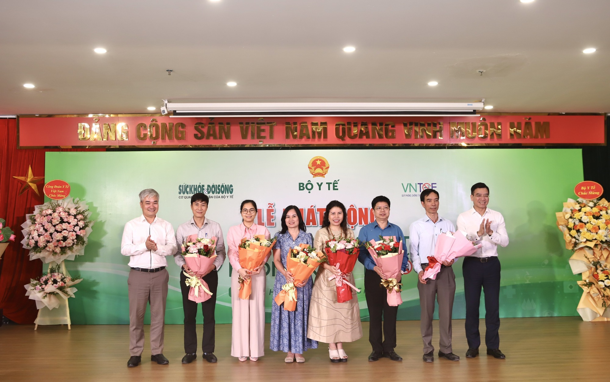 3f37936087ad8c37baa59ee3d55ce6f8-17791734988081808728546 Khói thuốc lá không thể tồn tại trong không gian của sự chữa lành- Ảnh 2.