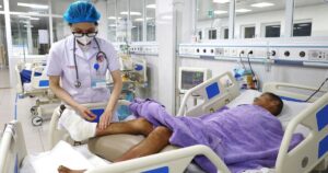 Tự ý bôi cao nóng vào vết xước, người đàn ông bị nhiễm trùng huyết nặng