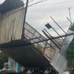 Dông lốc làm sập và tốc mái 47 căn nhà ở Đồng Tháp