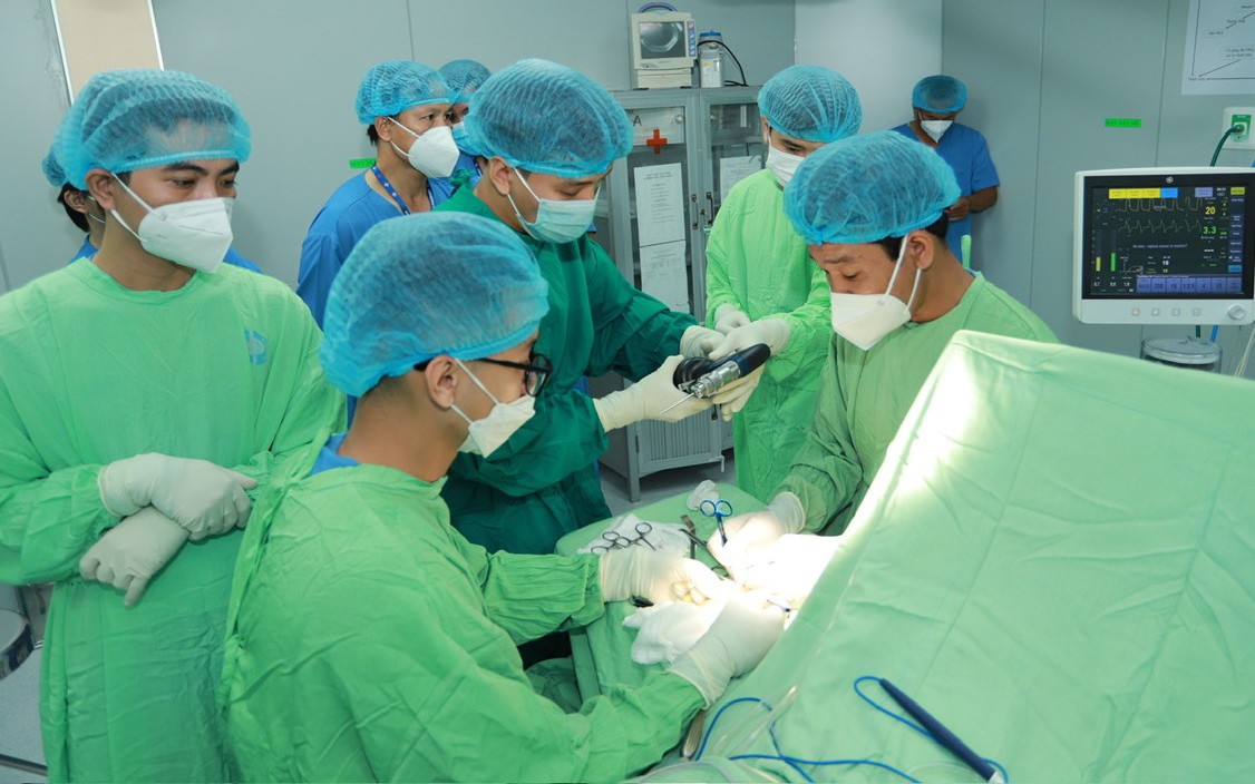 Hành trình 'làm lại gương mặt' cho chàng thanh niên mang di chứng bỏng suốt 3 năm- Ảnh 3.