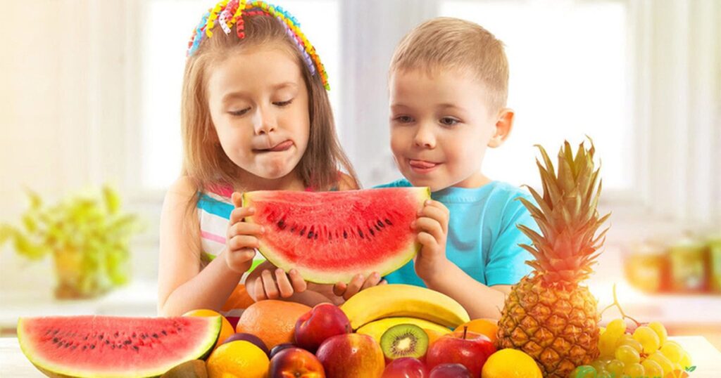 Những loại trái cây mùa hè tốt cho trẻ em và lưu ý khi ăn
