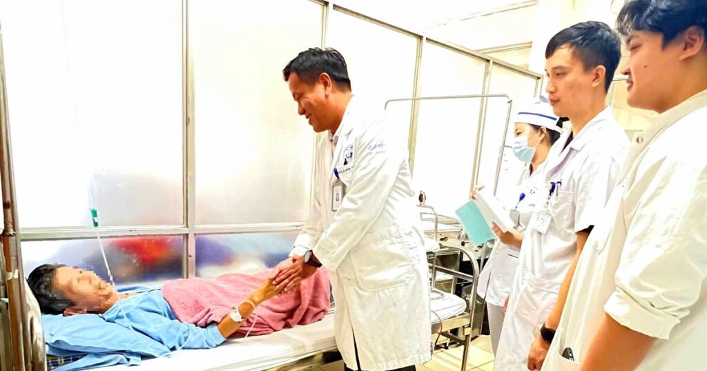 Người đàn ông suýt mất chân vì máy cắt rạ, làm gì để giữ cơ hội phục hồi chi thể?