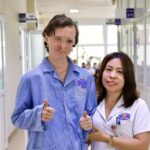 Từ nguy cơ liệt nửa cơ thể, nữ bệnh nhân người Nga tự đi lại sau ca mổ u não tại Việt Nam