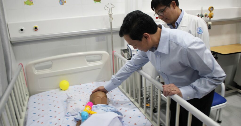 Thứ trưởng Bộ Y tế Nguyễn Tri Thức: ‘Đừng để trẻ bị bạo hành rồi mới vào cuộc’