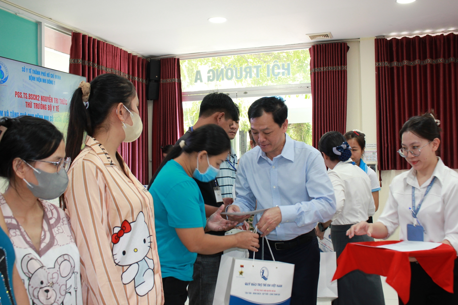 Thứ trưởng Bộ Y tế Nguyễn Tri Thức: 'Đừng để trẻ bị bạo hành rồi mới vào cuộc'- Ảnh 4.
