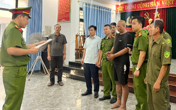 Lời khai của kẻ xông vào trụ sở chém đứt chân cán bộ công an