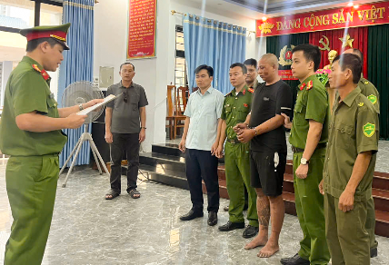 img9275-17780530133011950160947 Lời khai của kẻ xông vào trụ sở chém đứt chân cán bộ công an- Ảnh 1.