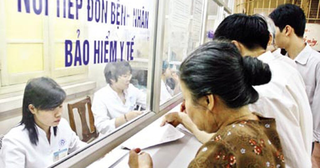 Từ 15/5, cho mượn thẻ BHYT để khám chữa bệnh sẽ bị phạt đến 5 triệu đồng