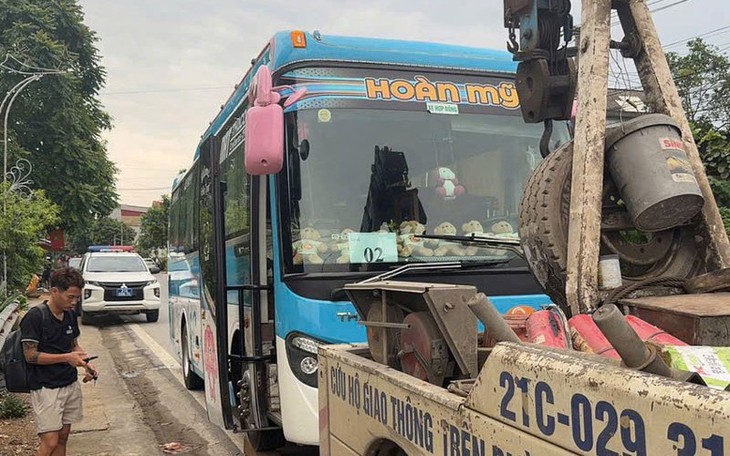 Tài xế không có GPLX chở 20 người đi làm thiện nguyện ở Lào Cai