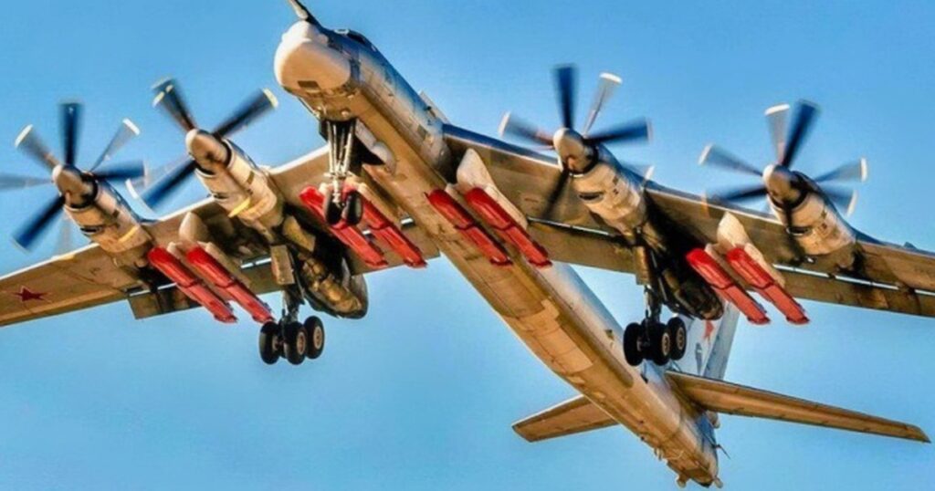 Oanh tạc cơ hạt nhân Tu-95 Nga bị tiêm kích NATO áp sát khi bay qua biển Na Uy
