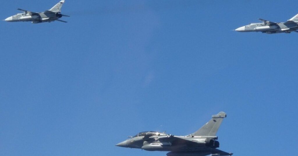 Tiêm kích Rafale Pháp chặn Su-24 Nga trên biển Baltic