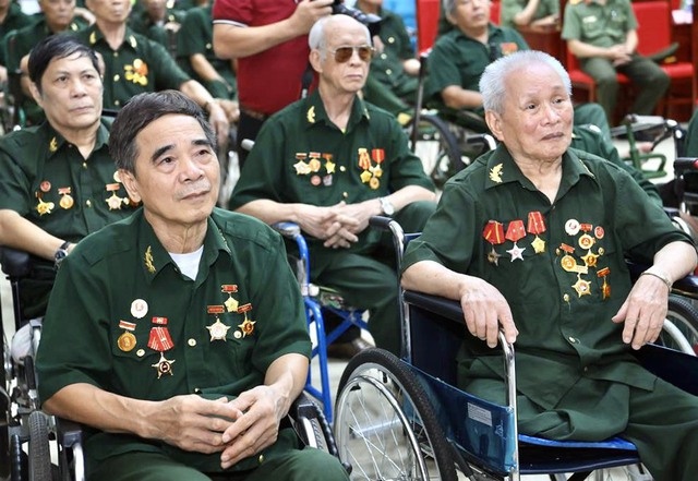 nguoi-co-cong-1778059827258426022651 Thông qua đề xuất sửa đổi Pháp lệnh Ưu đãi người có công với cách mạng- Ảnh 1.