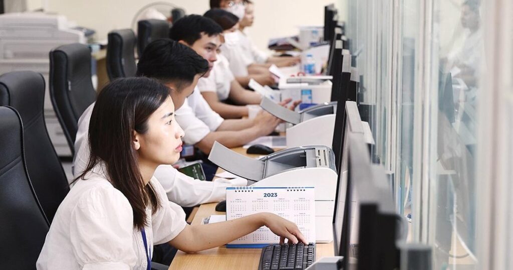 Đề xuất phụ cấp tới 300% lương để hút nhân tài vào khu vực công