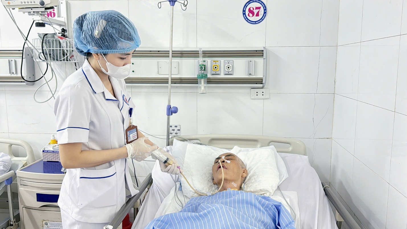 Điều dưỡng Bệnh viện YHCT Nghệ An: Những ‘mắt xích’ thầm lặng giữ lửa nghề- Ảnh 1.