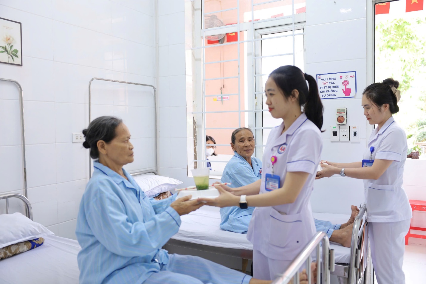 Điều dưỡng Bệnh viện YHCT Nghệ An: Những ‘mắt xích’ thầm lặng giữ lửa nghề- Ảnh 5.