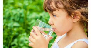 ‘Giải nhiệt’ mùa hè đúng cách cho học sinh: Uống gì thay trà sữa, nước ngọt có gas?