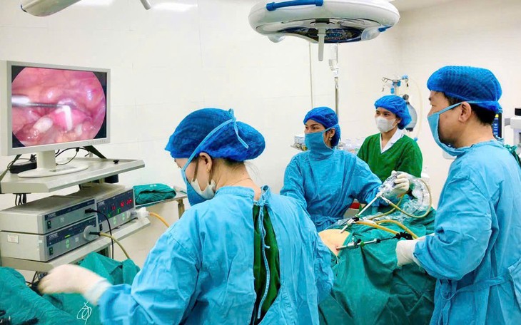 Bỏ quên vòng tránh thai suốt 30 năm, người phụ nữ 63 tuổi gặp biến chứng phụ khoa
- Ảnh 2.