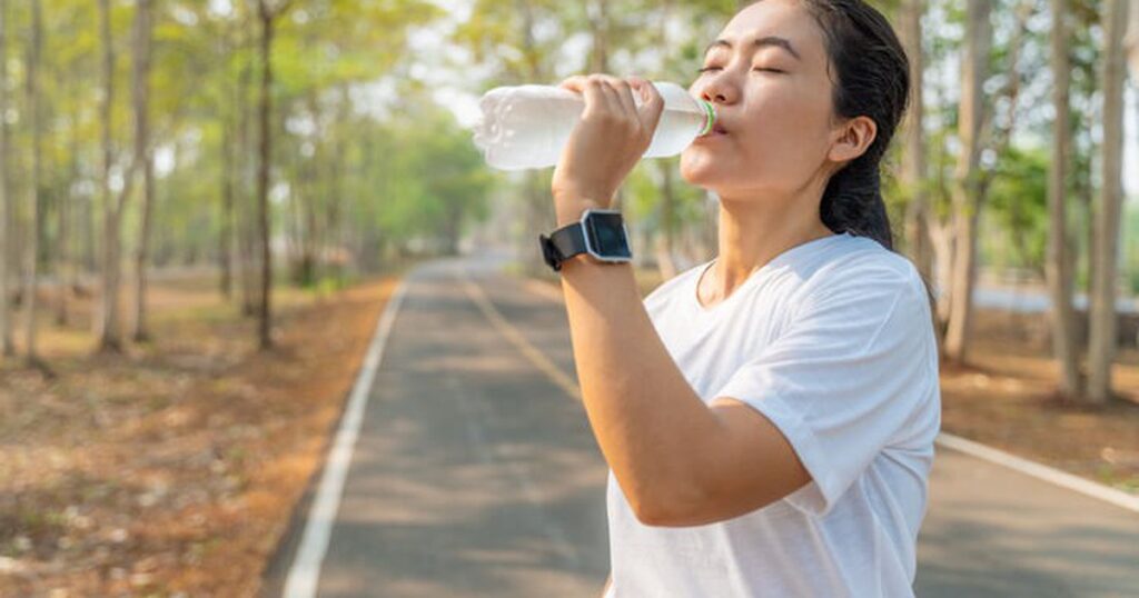 Nắng nóng đỉnh điểm – nên uống nước như thế nào để đảm bảo sức khỏe?