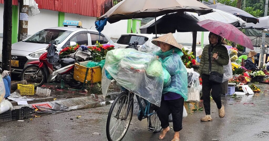 Không khí lạnh gây mưa dông diện rộng ở miền Bắc từ đêm mai