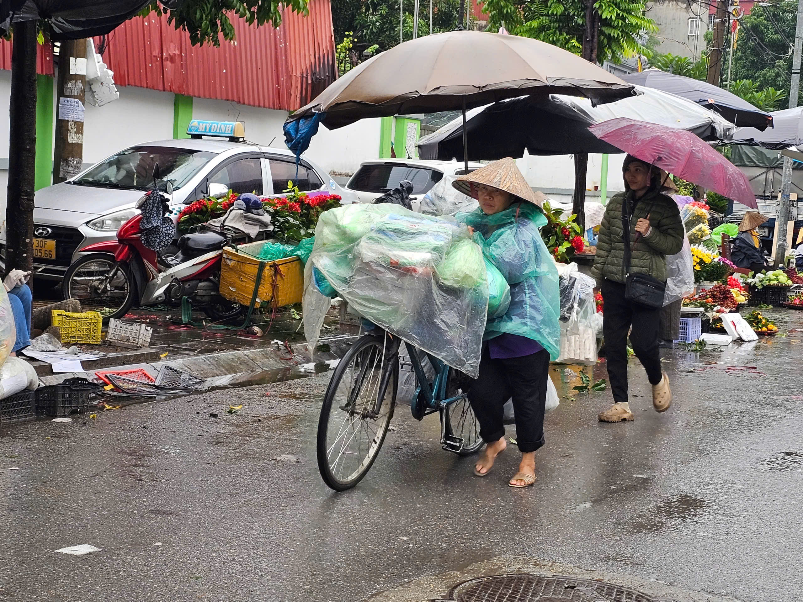 z7184398925544d82e76223d578978fde7f747dac542f7-17780567658271908287979 Không khí lạnh gây mưa dông diện rộng ở miền Bắc từ đêm mai- Ảnh 1.