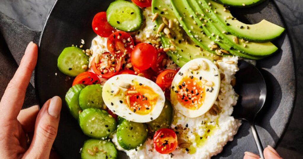 Bữa sáng chọn trứng hay sữa chua Hy Lạp để cung cấp protein tốt nhất?