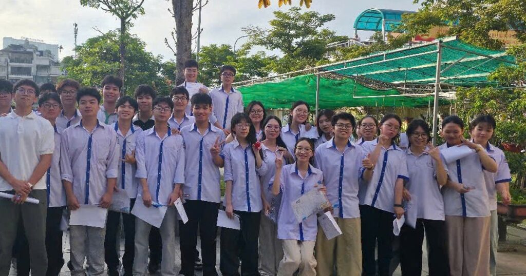 Những khoảnh khắc đẹp trong ngày đầu thi tốt nghiệp THPT tại Quảng Ninh