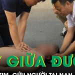 Phó Giám đốc bệnh viện quỳ giữa đường ép tim, cứu người tai nạn
