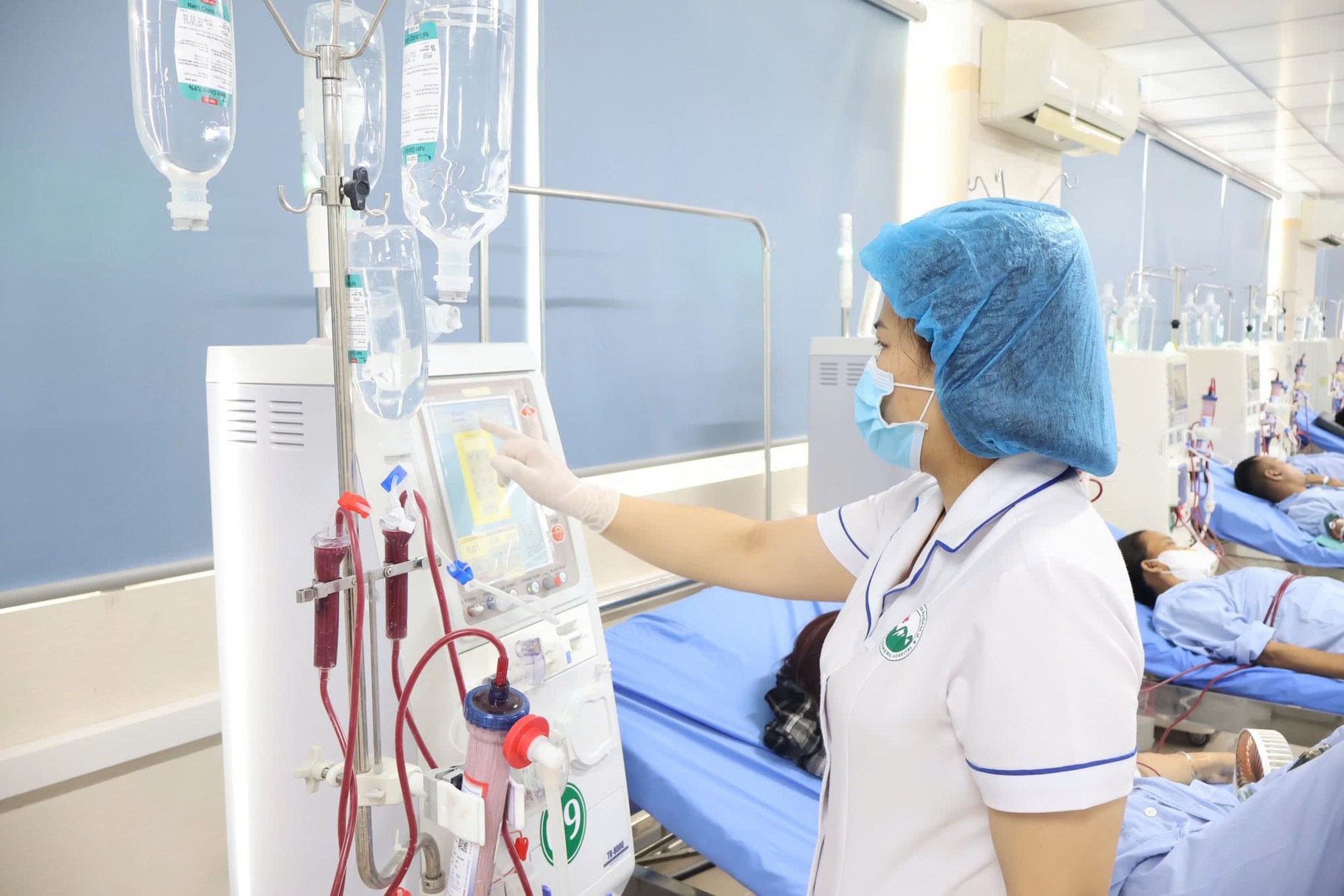 1000052472-1781583772231977560536 Hà Nội thông qua loạt chính sách đột phá phát triển y tế, hỗ trợ bác sĩ tới 20 triệu đồng/tháng- Ảnh 2.