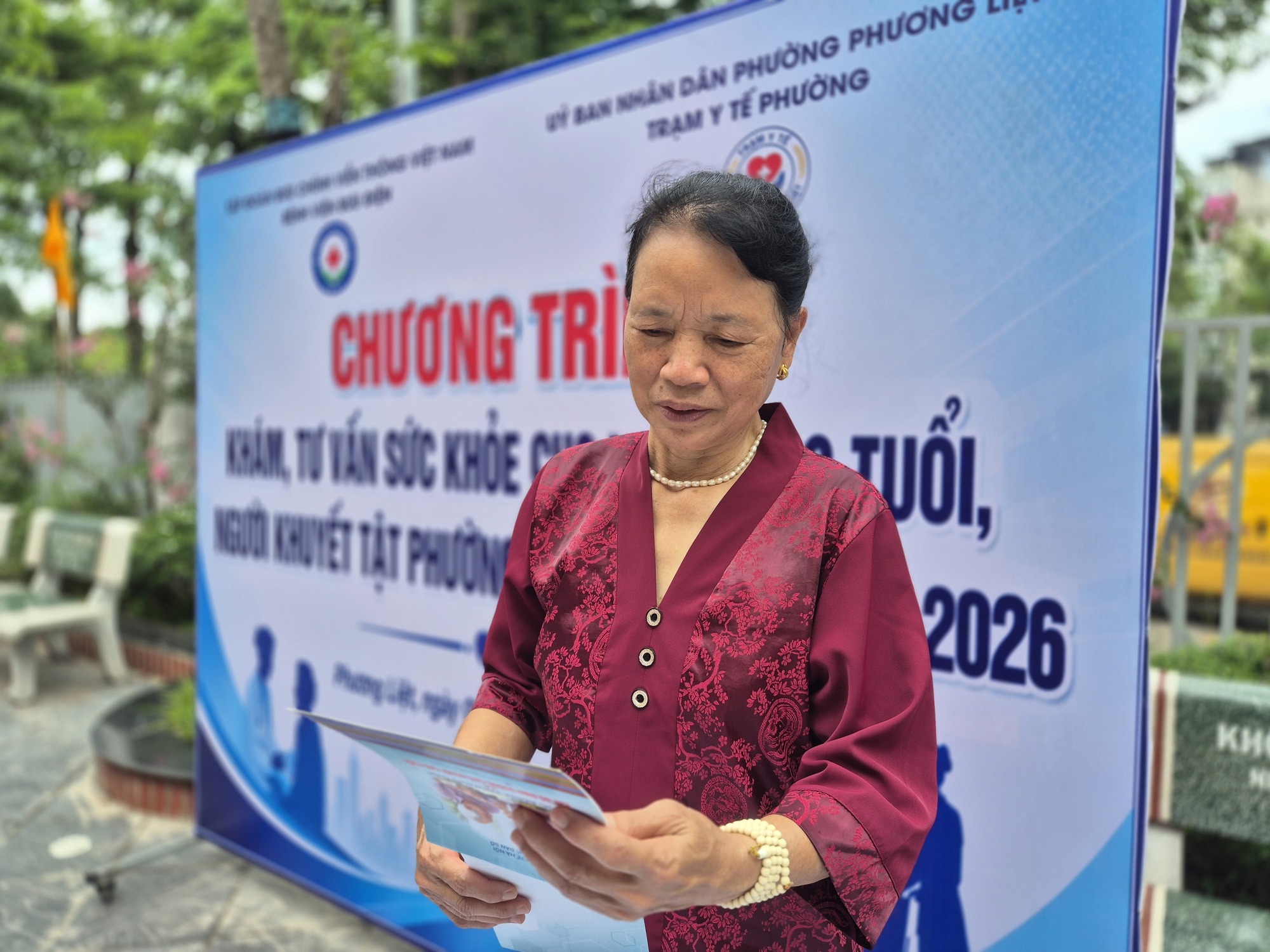 1000080425-17807152347481547455899 Người cao tuổi, người khuyết tật phấn khởi đi khám sức khỏe miễn phí ngay tại phường - Ảnh 3.