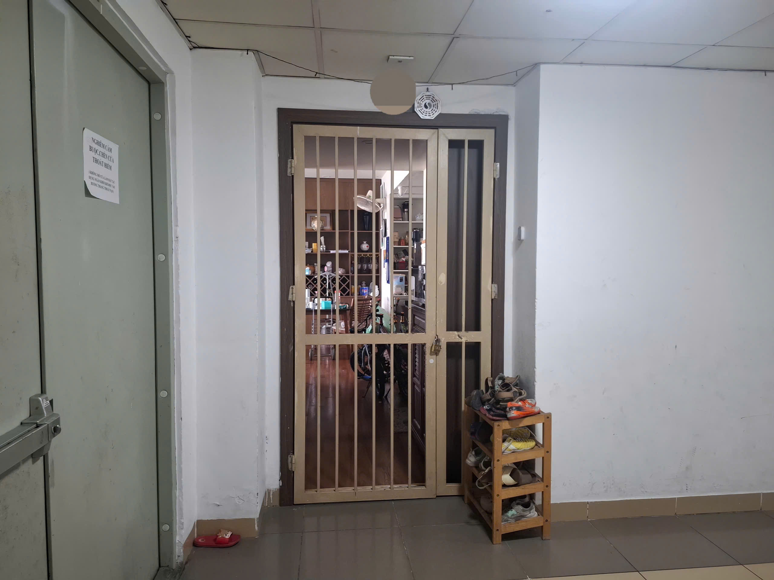 Một cuộn túi nilon khiến cả tầng chung cư Hà Nội mất ngủ lúc rạng sáng- Ảnh 2.