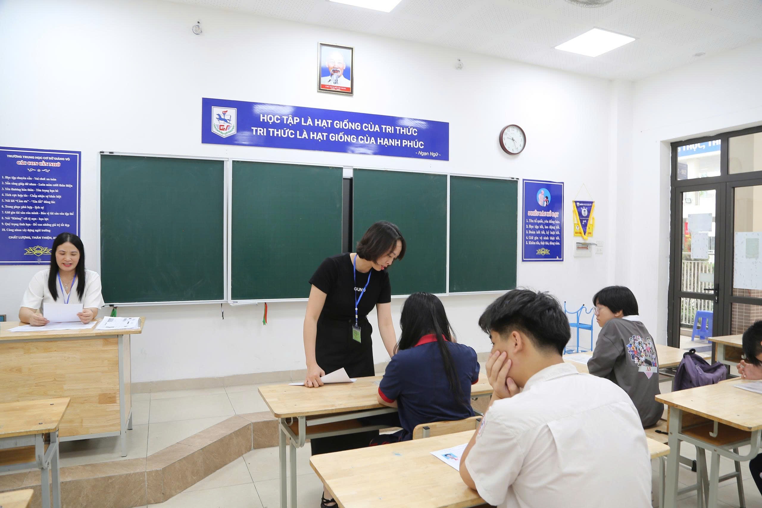 2aoboqzitdksphasxpofbr1e9oi3zwbacsxkjajo-17800357936741937480800 Hơn 600 thí sinh vắng mặt trong buổi làm thủ tục thi lớp 10 tại Hà Nội- Ảnh 1.