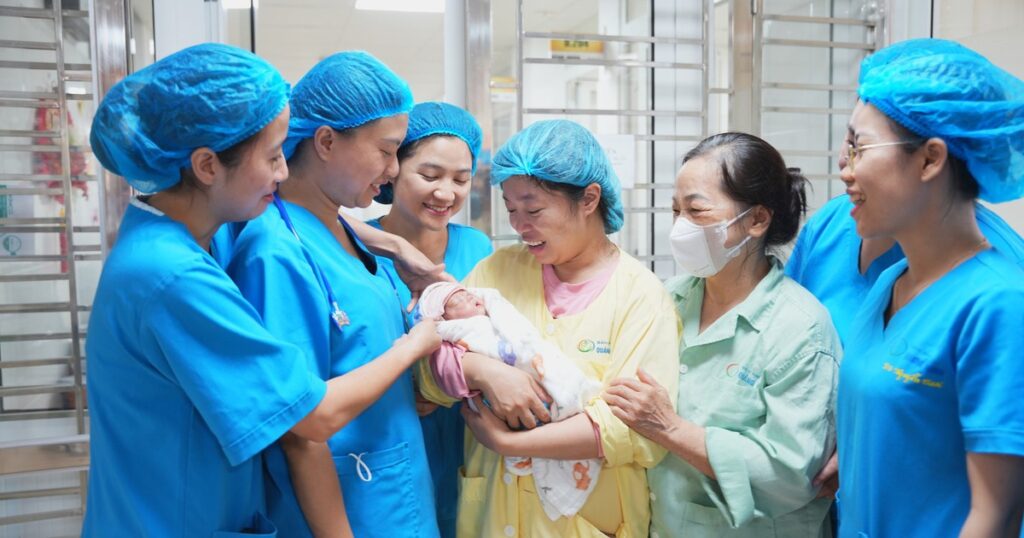 Hành trình 86 ngày nuôi sống bé sơ sinh non tháng của y bác sĩ ở Quảng Ninh