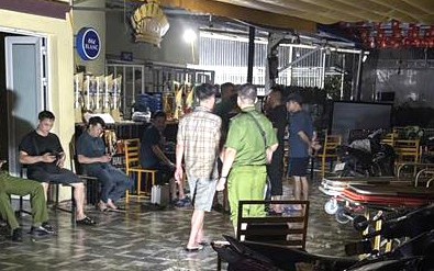 Nghi bị điện giật, hai nhân viên nhà hàng tử vong trong bếp