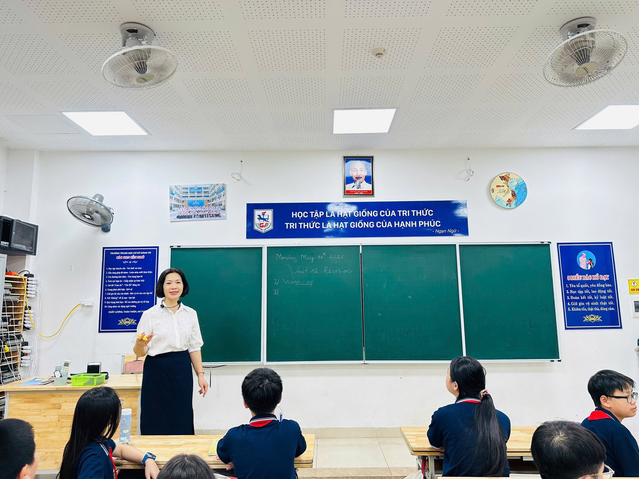 Học sinh Hà Nội dồn lực chạy đua cùng thời gian cho kỳ thi lớp 10- Ảnh 1.