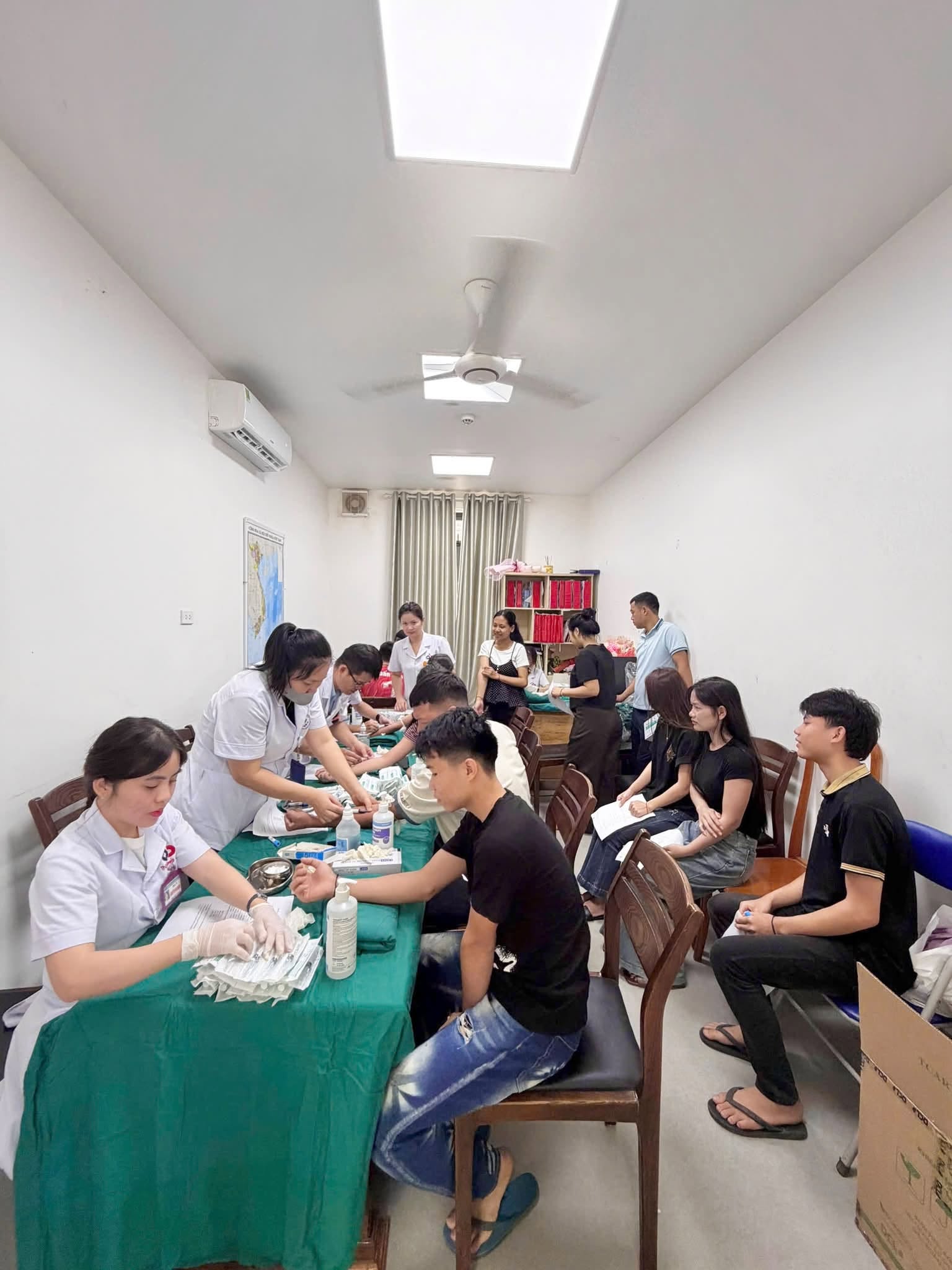 71814302814324470955854552496722594941676742n-1780805283247919525694 Nâng cao nhận thức phòng bệnh Thalassemia cho học sinh vùng cao- Ảnh 2.