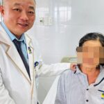 Một người bị tắc mật và viêm tụy cấp do kẹt thức ăn