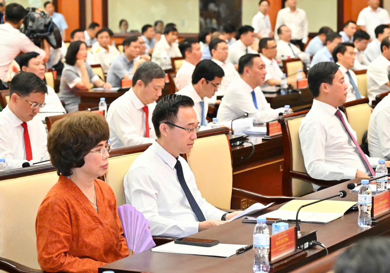 ahld-thai-huong-tai-le-phat-dong-3-17813429125331979908693 Anh hùng Lao động Thái Hương: Tăng trưởng hai con số phải được xây dựng trên nền tảng sức khỏe của nhân dân- Ảnh 2.