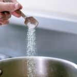 Ăn quá nhiều muối: ‘Kẻ giết người thầm lặng’ trong bữa ăn hằng ngày