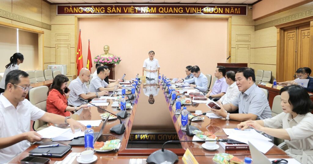 Thứ trưởng Trần Văn Thuấn yêu cầu đẩy nhanh xây dựng ngân hàng câu hỏi kiểm tra năng lực hành nghề