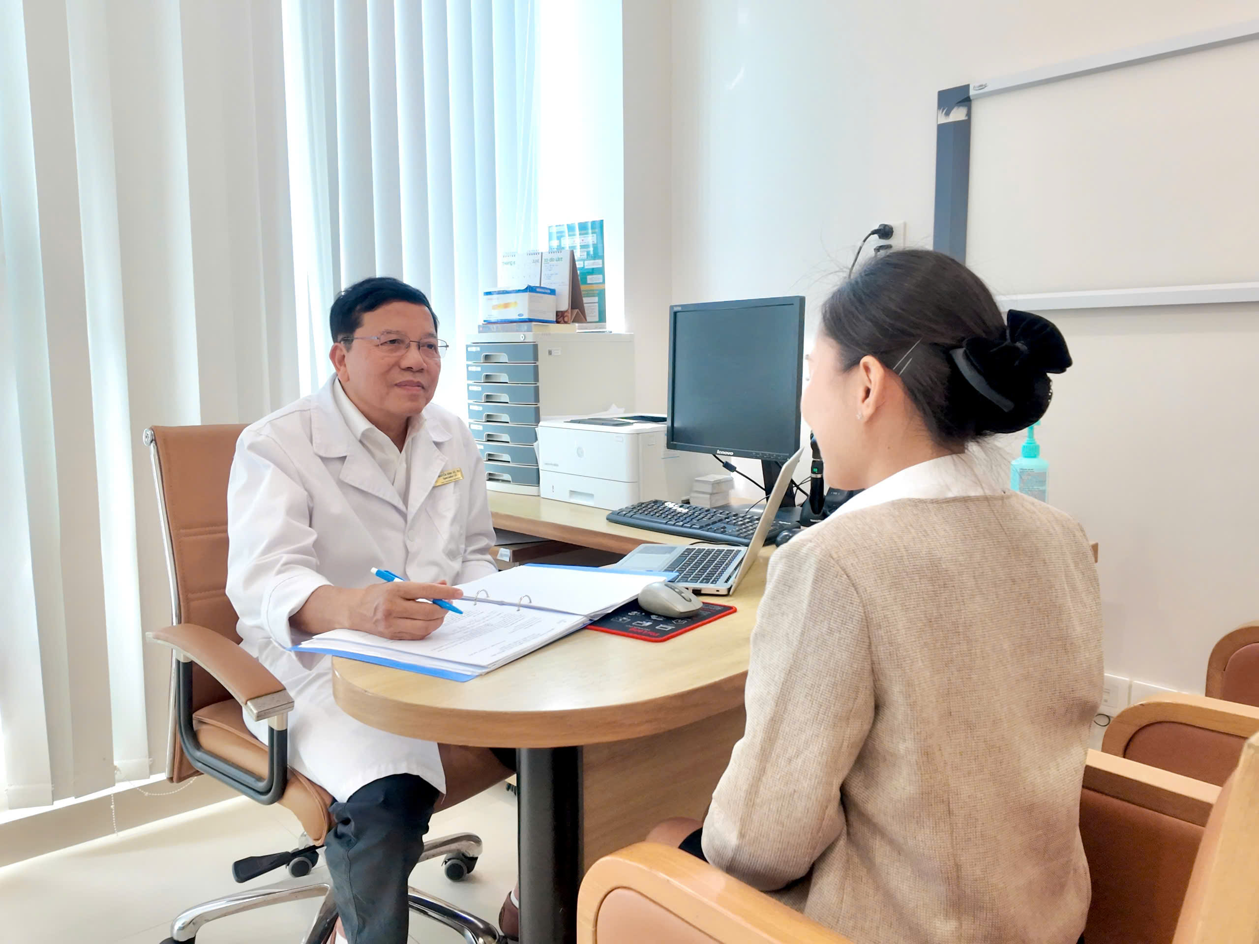 anh-1-17799649369261530526778 Bác sĩ hơn 30 năm bảo vệ sự sống cho hàng nghìn thận ghép- Ảnh 1.