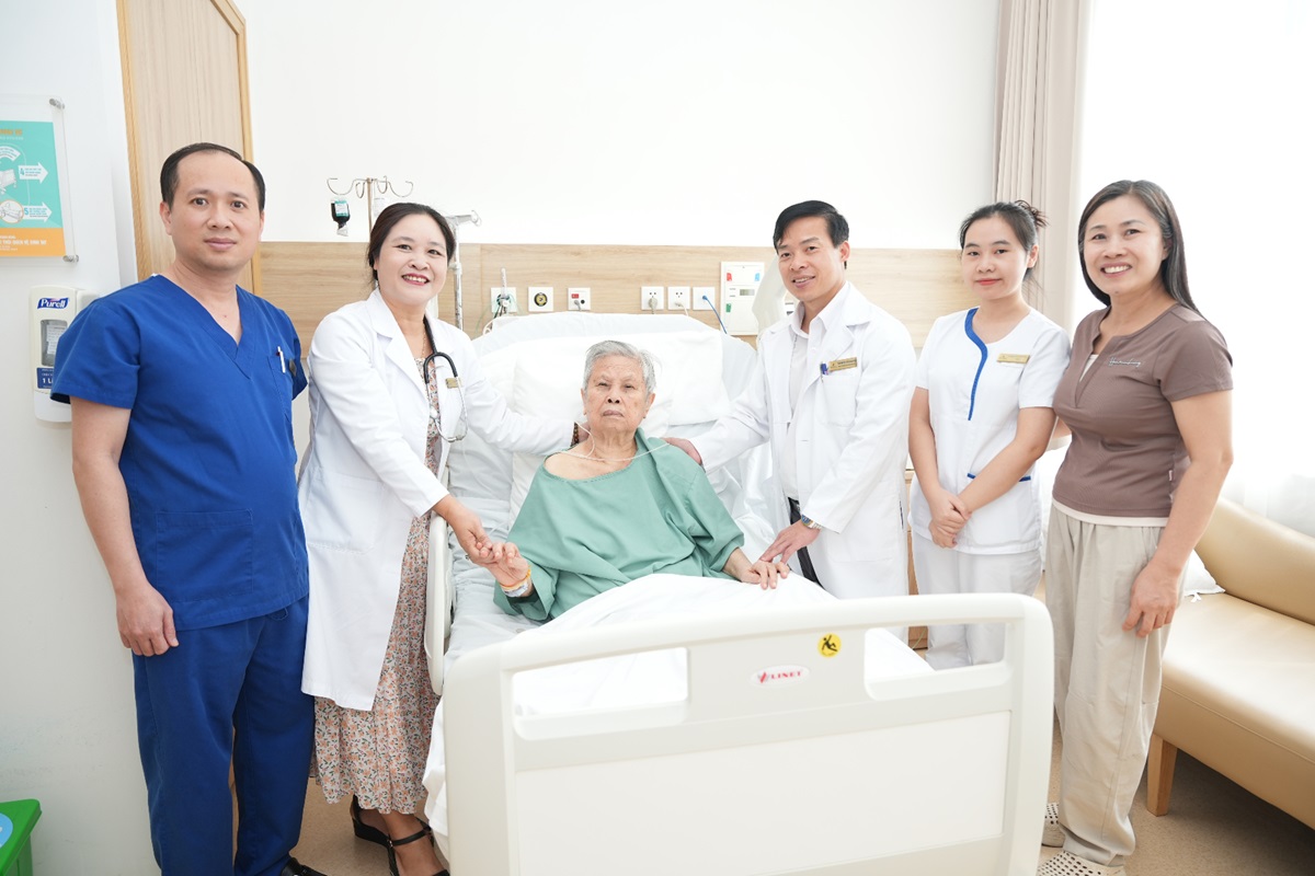 anh-1-1780648074455113501830 Vinmec Hải Phòng điều trị thành công cho cụ bà 93 tuổi suy đa cơ quan trên nền nhiều bệnh lý nguy hiểm- Ảnh 1.