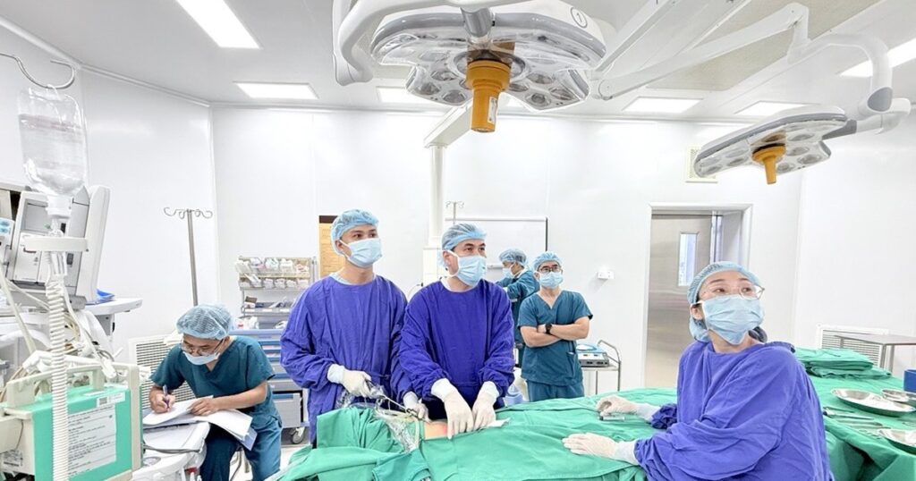 Vinmec Hạ Long cứu bé trai 2 tuổi khỏi nguy cơ biến chứng do bệnh lý ống phúc tinh mạc
