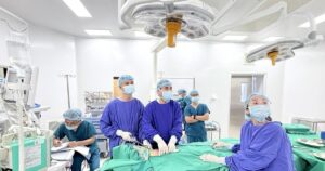 Vinmec Hạ Long cứu bé trai 2 tuổi khỏi nguy cơ biến chứng do bệnh lý ống phúc tinh mạc