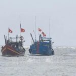Cứu hộ, trục vớt 2 tàu cá Thanh Hóa bị chìm do gió mạnh và sóng lớn